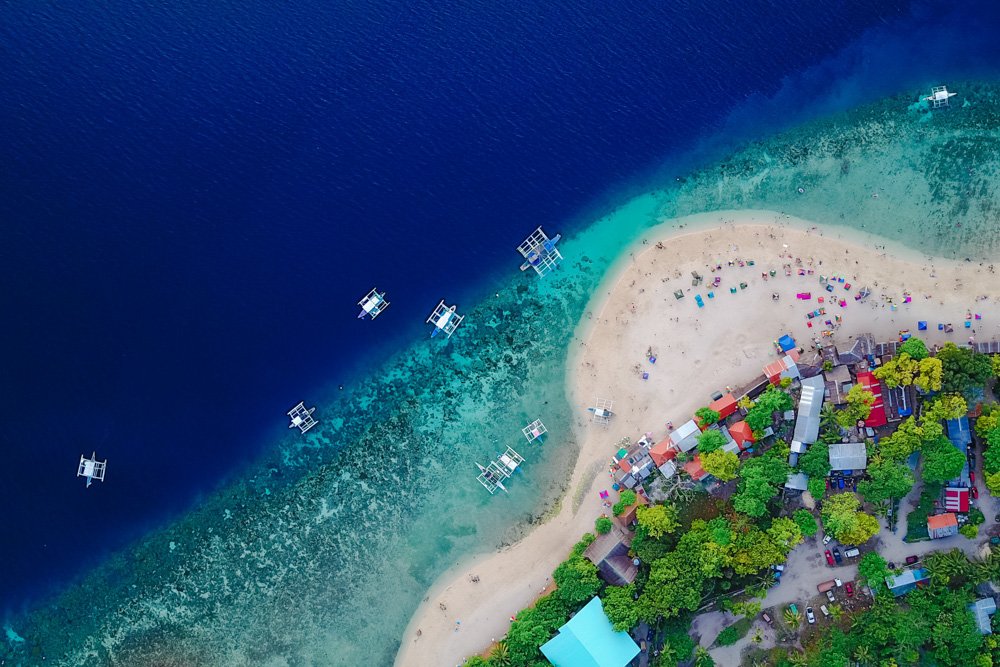Skats uz pludmali no augšas - Labākās budžeta viesnīcas Cebu